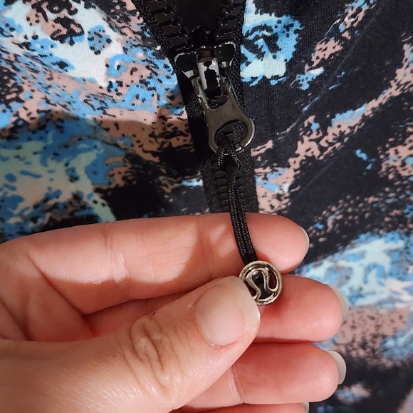 Lululemon Define Blue and Black Patterned Jacket - Picture 4 of 6